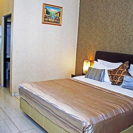 Hotel C3 Semarang Luaran gambar